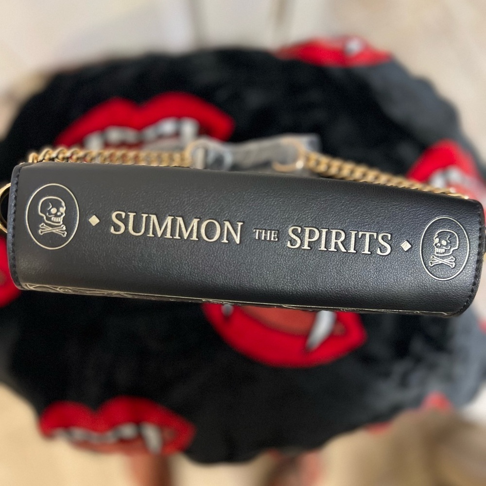 🖤💀NWT-MAD ENGINE “SUMMON THE SPIRITS” SUPER CUTE BOOK LOOKING CROSSBODY ☠️🖤 - Picture 14 of 14